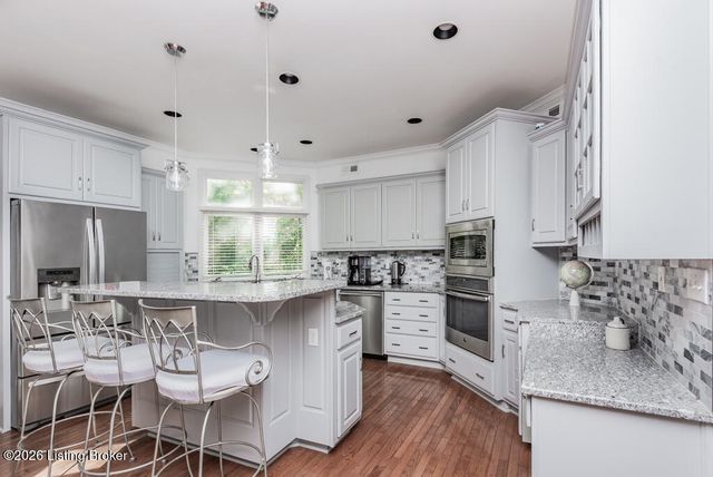 2724 Flat Rock Rd, Louisville, KY 40245
