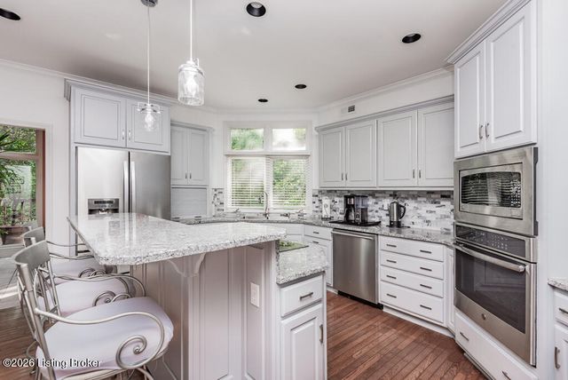 2724 Flat Rock Rd, Louisville, KY 40245