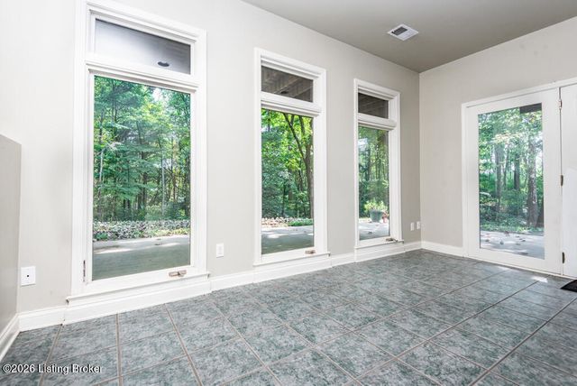 2724 Flat Rock Rd, Louisville, KY 40245