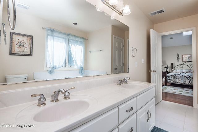 2724 Flat Rock Rd, Louisville, KY 40245