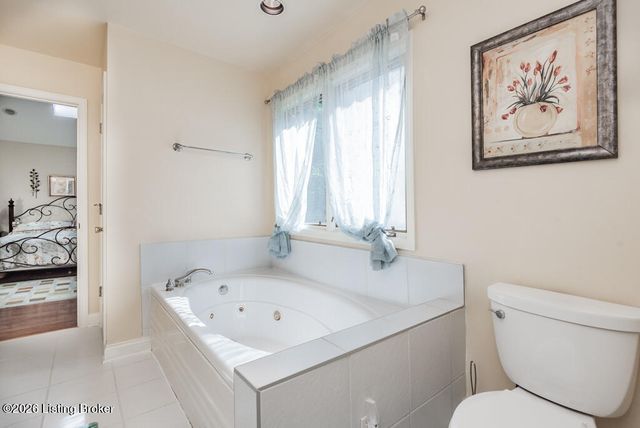 2724 Flat Rock Rd, Louisville, KY 40245