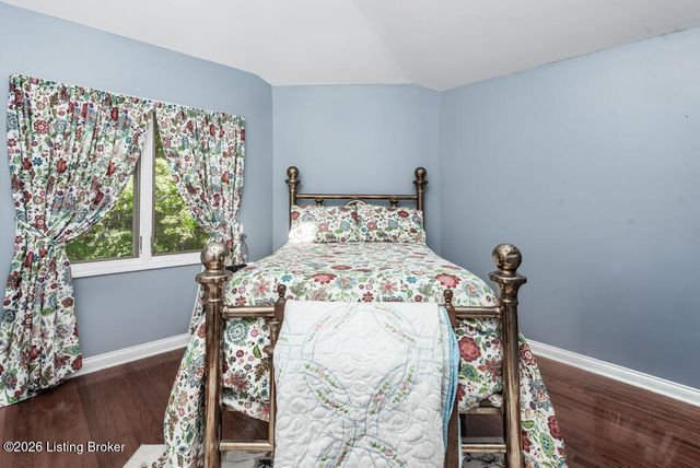 2724 Flat Rock Rd, Louisville, KY 40245