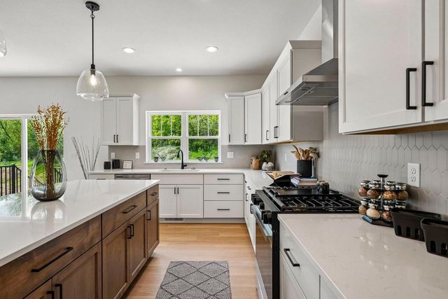W254N5593 Crescent Hill DRIVE, Sussex, WI 53089