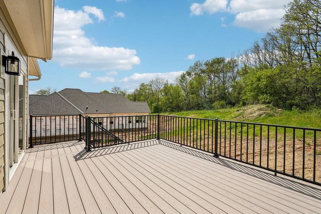 W254N5593 Crescent Hill DRIVE, Sussex, WI 53089