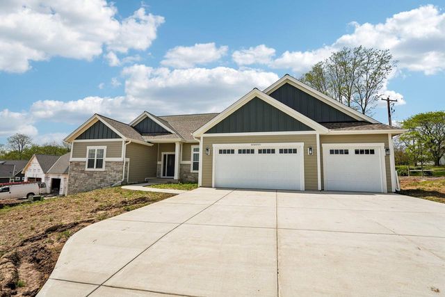 W254N5593 Crescent Hill DRIVE, Sussex, WI 53089