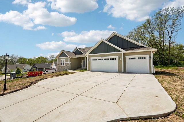 W254N5593 Crescent Hill DRIVE, Sussex, WI 53089