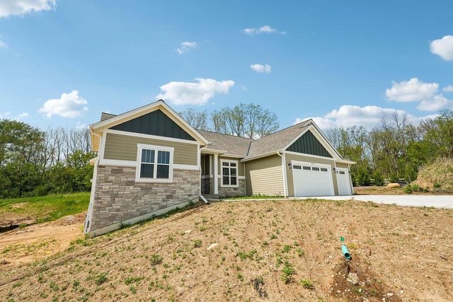 W254N5593 Crescent Hill DRIVE, Sussex, WI 53089