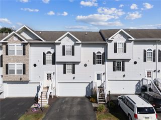 1107 Arrowhead Dr, South Strabane, PA 15301