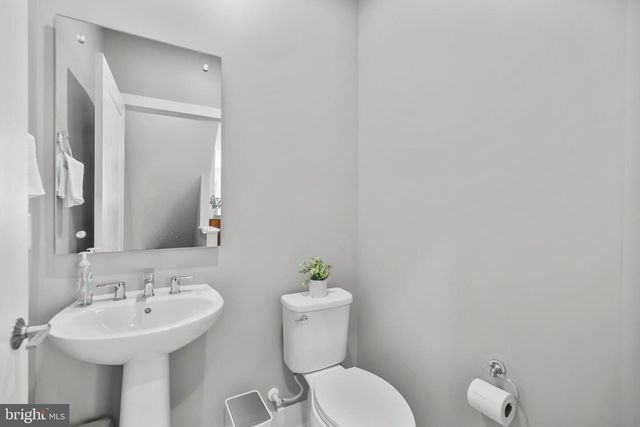 11226 BEAKER ST, Reston, VA 20190