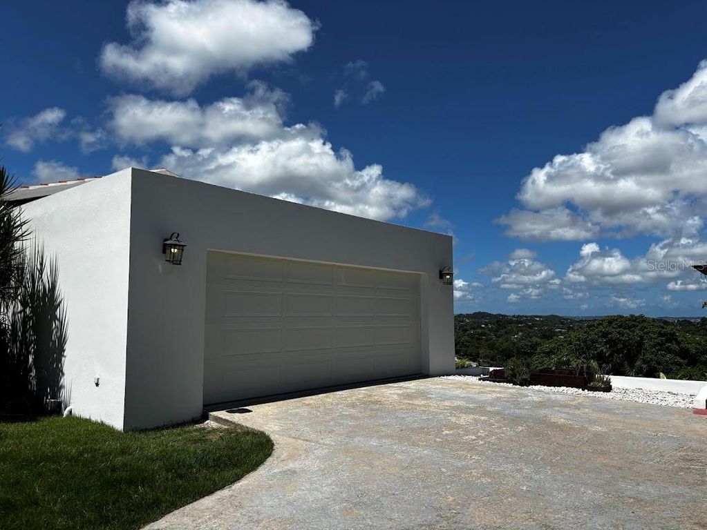 Image 3 of property listing at 5 CAMINO PEDRO RAMOS ST BEVERLY HILLS DEV, Guaynabo, PR 00969