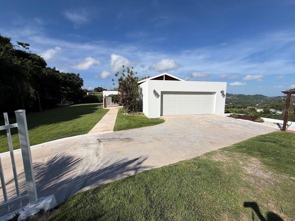 Image 42 of property listing at 5 CAMINO PEDRO RAMOS ST BEVERLY HILLS DEV, Guaynabo, PR 00969