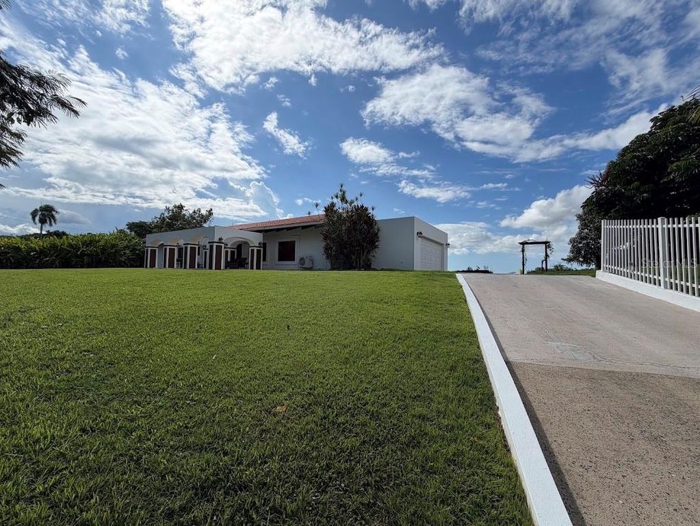 Image 6 of property listing at 5 CAMINO PEDRO RAMOS ST BEVERLY HILLS DEV, Guaynabo, PR 00969