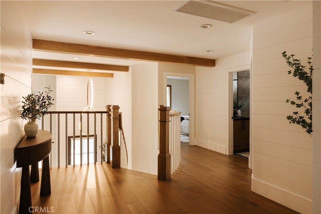 Image 15 of property listing at 14803 Otsego Street, Sherman Oaks, CA 91403