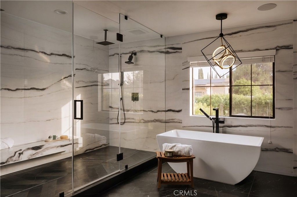 Image 19 of property listing at 14803 Otsego Street, Sherman Oaks, CA 91403