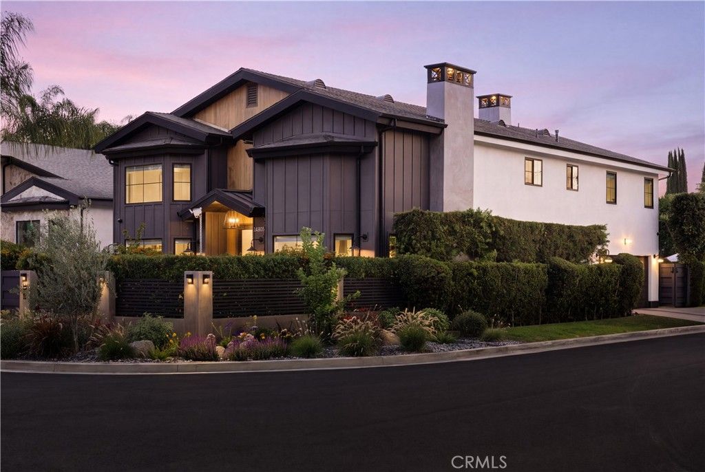 Image 2 of property listing at 14803 Otsego Street, Sherman Oaks, CA 91403