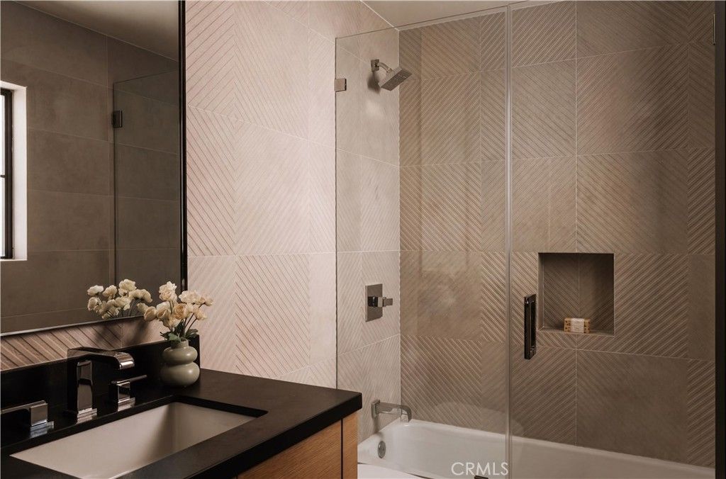 Image 24 of property listing at 14803 Otsego Street, Sherman Oaks, CA 91403