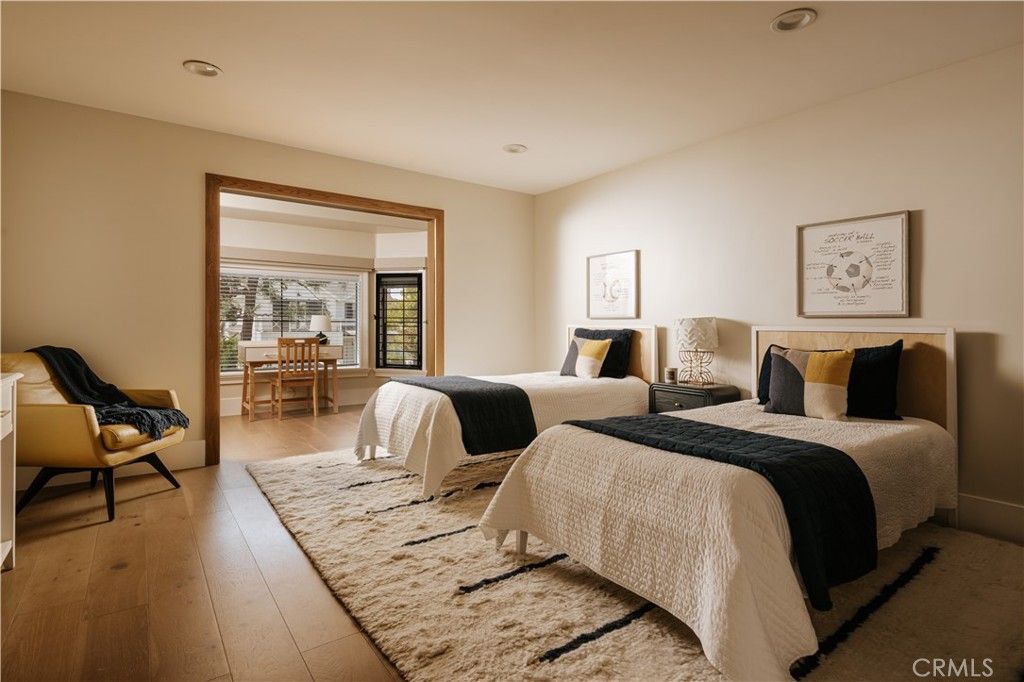 Image 25 of property listing at 14803 Otsego Street, Sherman Oaks, CA 91403