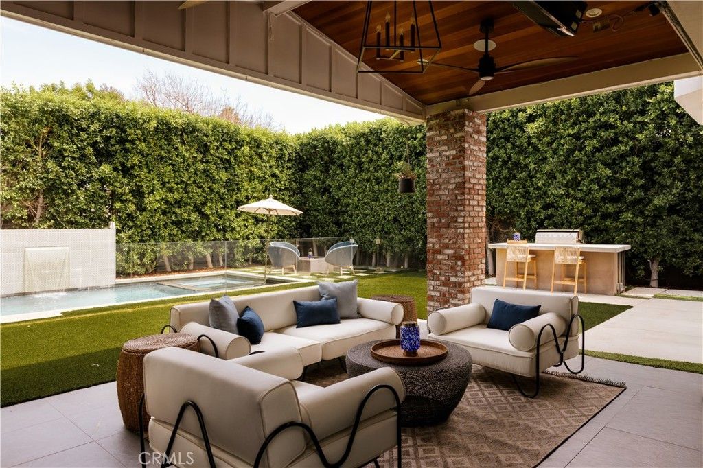 Image 29 of property listing at 14803 Otsego Street, Sherman Oaks, CA 91403
