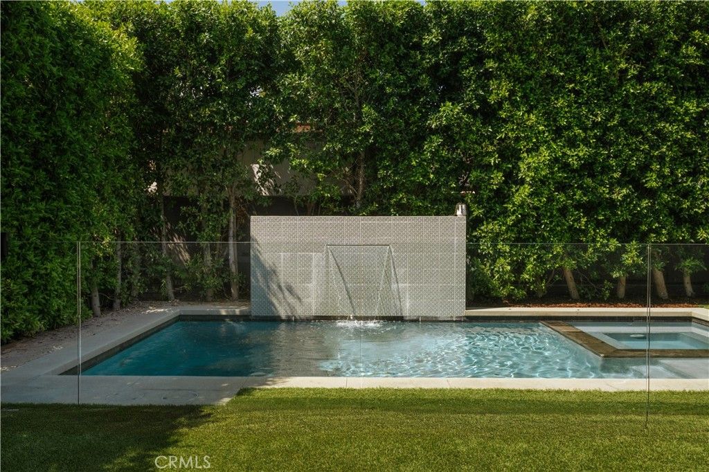 Image 31 of property listing at 14803 Otsego Street, Sherman Oaks, CA 91403