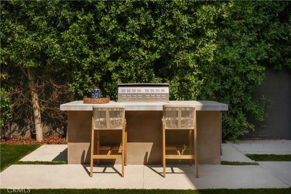 Image 35 of property listing at 14803 Otsego Street, Sherman Oaks, CA 91403