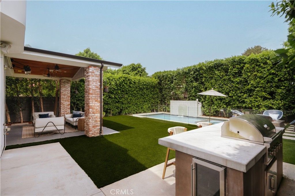Image 36 of property listing at 14803 Otsego Street, Sherman Oaks, CA 91403