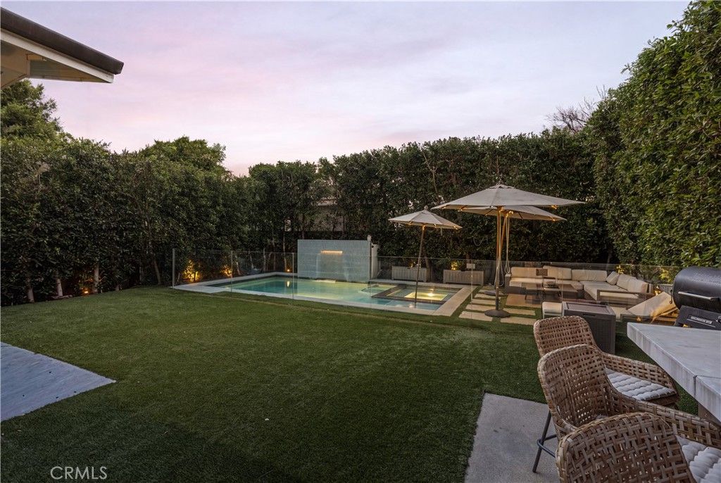 Image 38 of property listing at 14803 Otsego Street, Sherman Oaks, CA 91403