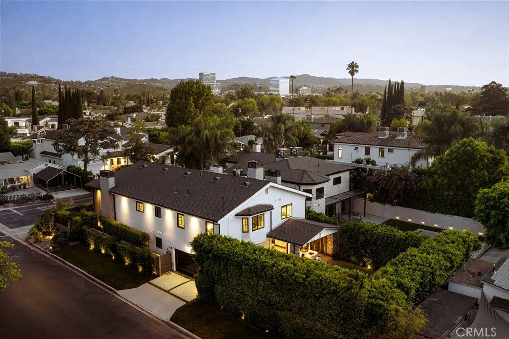 Image 40 of property listing at 14803 Otsego Street, Sherman Oaks, CA 91403