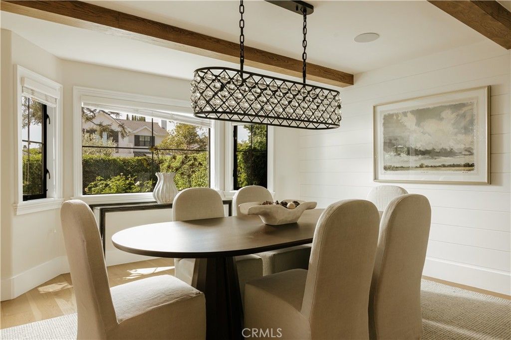 Image 5 of property listing at 14803 Otsego Street, Sherman Oaks, CA 91403