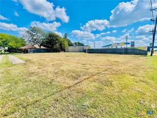 7002 Nursery Drive, Victoria, TX 77904