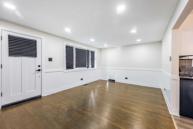 8051 S Escanaba Avenue, Chicago, IL 60617