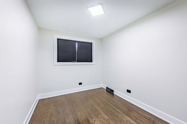 8051 S Escanaba Avenue, Chicago, IL 60617