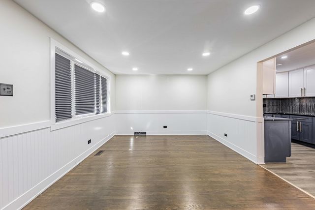 8051 S Escanaba Avenue, Chicago, IL 60617