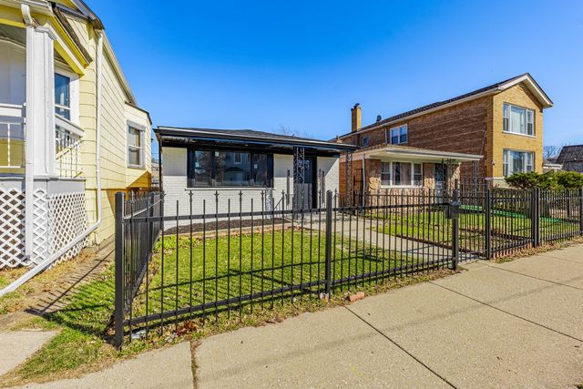8051 S Escanaba Avenue, Chicago, IL 60617