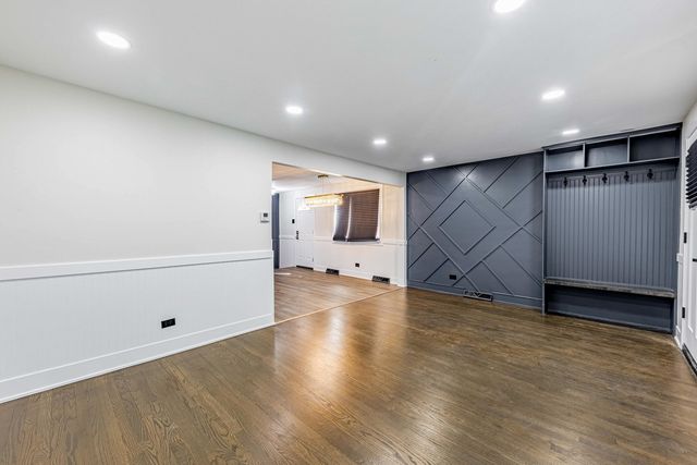 8051 S Escanaba Avenue, Chicago, IL 60617