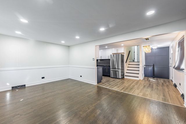 8051 S Escanaba Avenue, Chicago, IL 60617