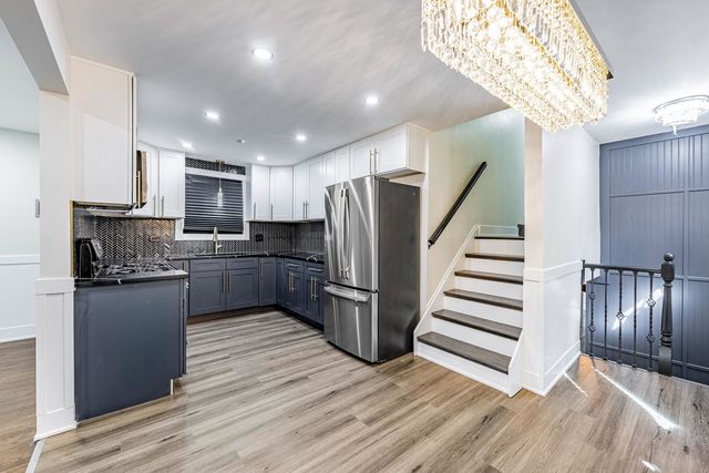 8051 S Escanaba Avenue, Chicago, IL 60617