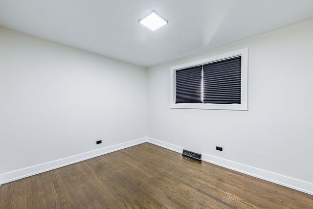 8051 S Escanaba Avenue, Chicago, IL 60617