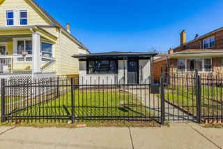 8051 S Escanaba Avenue, Chicago, IL 60617
