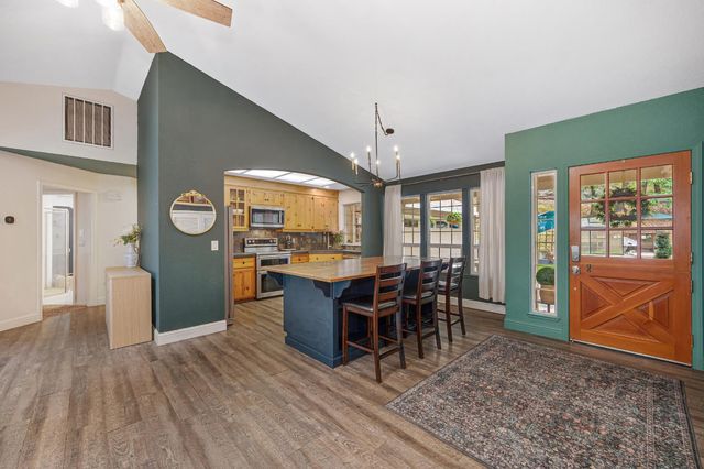 2101 Secret Diggin Ct, Cool, CA 95614