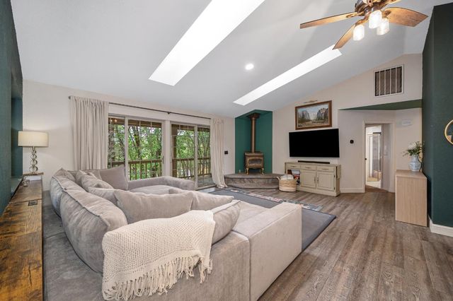 2101 Secret Diggin Ct, Cool, CA 95614