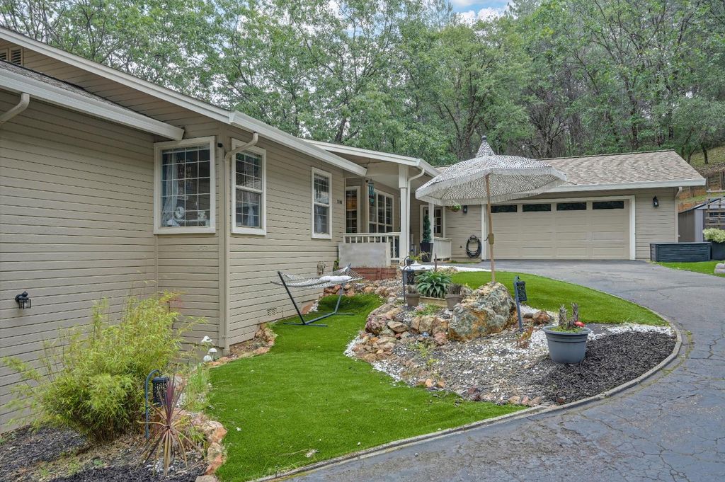2101 Secret Diggin Ct, Cool, CA 95614