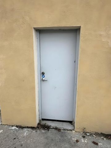 17744 E 9 Mile Road, Eastpointe, MI 48021