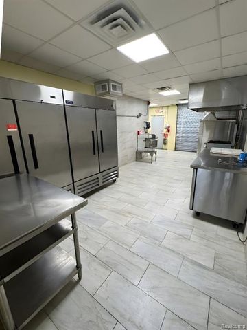 17744 E 9 Mile Road, Eastpointe, MI 48021