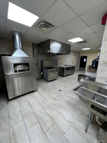 17744 E 9 Mile Road, Eastpointe, MI 48021