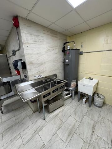 17744 E 9 Mile Road, Eastpointe, MI 48021