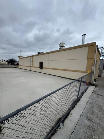 17744 E 9 Mile Road, Eastpointe, MI 48021