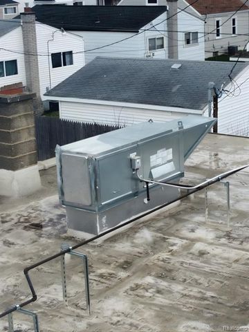 17744 E 9 Mile Road, Eastpointe, MI 48021