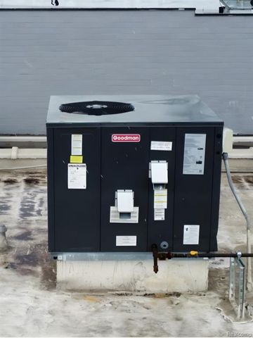 17744 E 9 Mile Road, Eastpointe, MI 48021