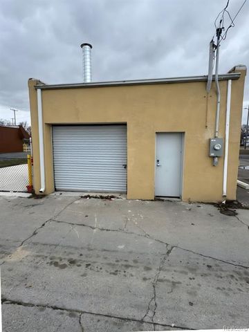 17744 E 9 Mile Road, Eastpointe, MI 48021