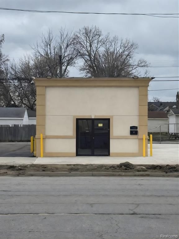 17744 E 9 Mile Road, Eastpointe, MI 48021